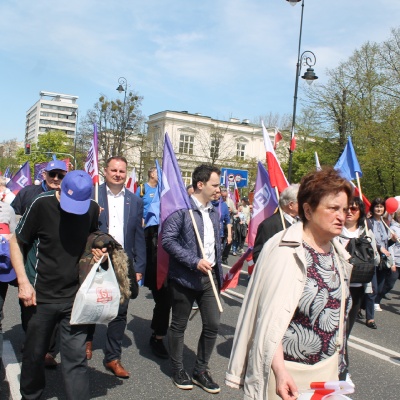 Uczestnicy pochodu 1 Majowego